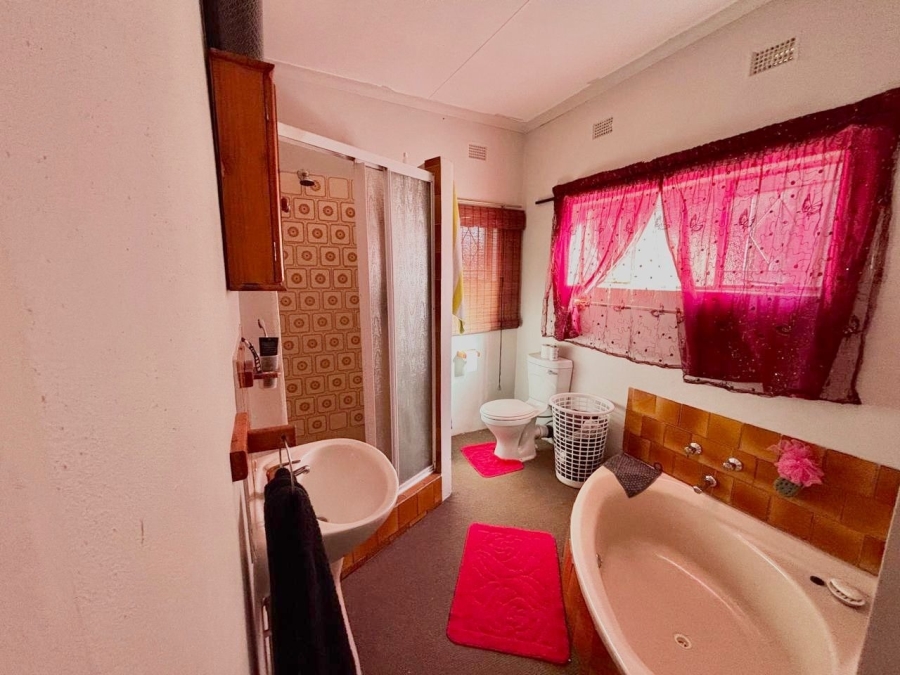 3 Bedroom Property for Sale in Geelhoutpark North West